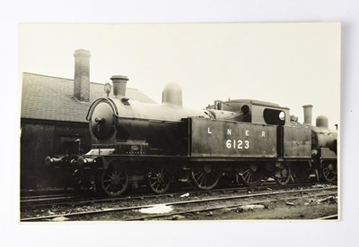 Lot 528 - MANCHESTER UNITED 1958; a black and white...