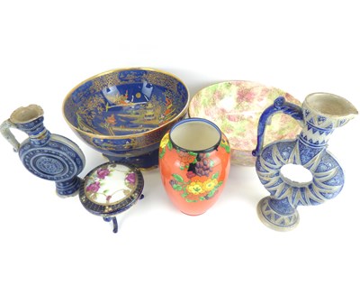 Lot 170 - Various items of decorative pottery