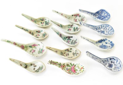 Lot 339 - Various items of Chinese and other Oriental...