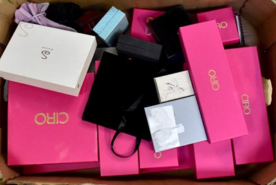 Lot 885 - A large quantity of mainly boxed vintage jewellery