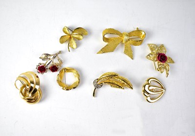 Lot 899 - Eight Brooches