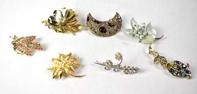 Lot 900 - Seven Brooches