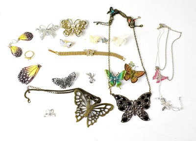 Lot 846 - A quantity of costume jewellery