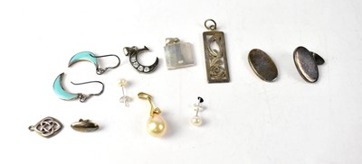 Lot 847 - A quantity of hallmarked and sterling silver jewellery