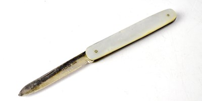 Lot 692 - A hallmarked silver fruit knife