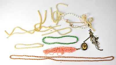 Lot 157 - A quantity of costume jewellery