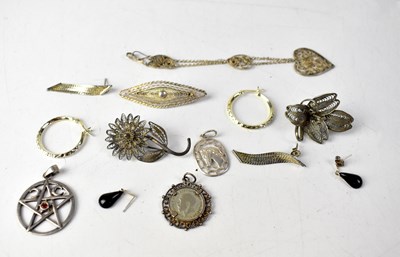 Lot 850 - A quantity of sterling silver jewellery