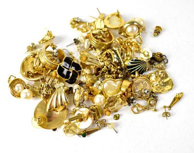 Lot 854 - A quantity of yellow metal and gold-plated jewellery