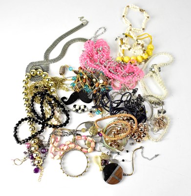 Lot 857 - Mixed costume jewellery