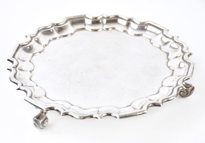 Lot 1095 - BARKER BROS SILVER LTD; a George V hallmarked...