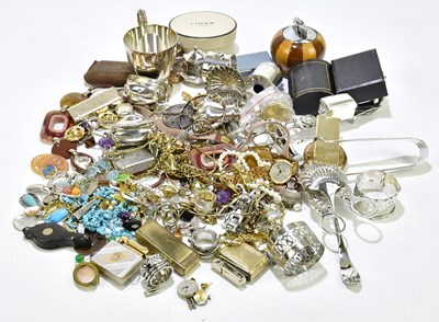 Lot 1013 - A quantity of assorted silver plate and...