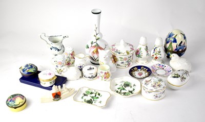 Lot 274 - A quantity of mixed decorative ceramics