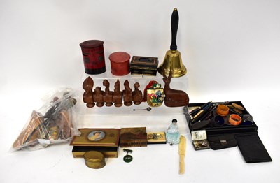 Lot 164 - A collectors' lot to include napkin rings,...