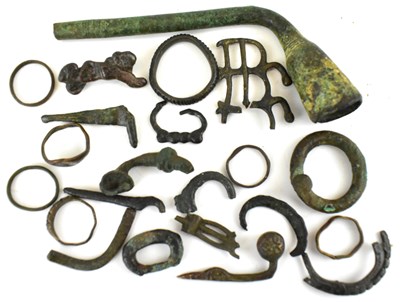 Lot 335 - A late 17th/early 18th century Chinese bronze...