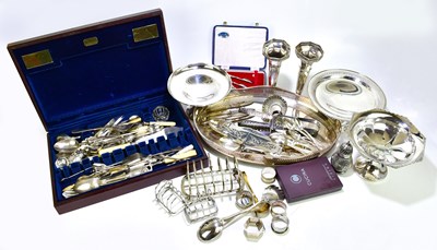 Lot 1015 - A quantity of assorted silver plate to include...
