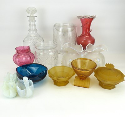 Lot 357 - Various items of antique and vintage decorative art glass