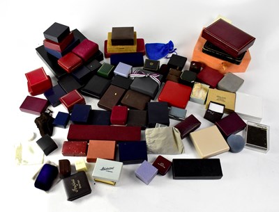 Lot 155 - A large quantity of vintage and contemporary jewellery boxes
