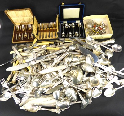 Lot 647 - A quantity of mixed silver plated cutlery