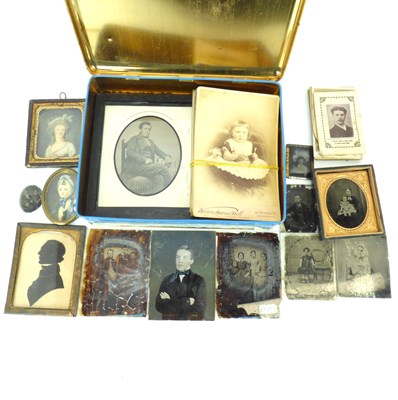 Lot 623 - A quantity of 19th century photographs