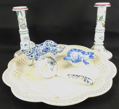 Lot 279 - A small group of Victorian ceramics