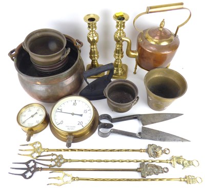 Lot 194 - Various items of vintage and antique brass and copper ware