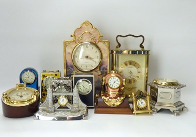 Lot 100 - Approximately eleven various decorative and themed novelty clocks