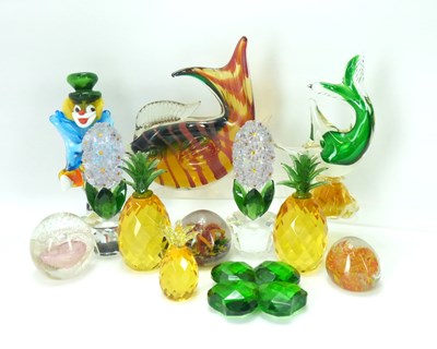 Lot 354 - Twelve items of decorative art glass