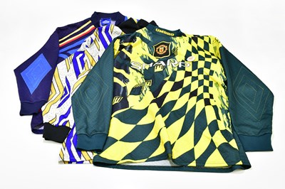 Lot 1319 - MANCHESTER UNITED; three vintage goalkeeper's...