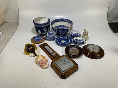 Lot 1675 - A quantity of decorative ceramics to include...