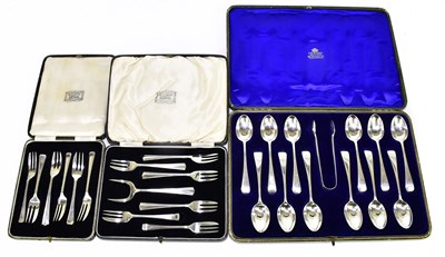 Lot 1231 - JOSIAH WILLIAMS & CO; a cased set of twelve...