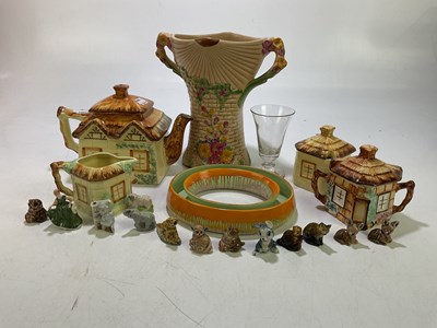 Lot 1701 - A small mixed lot of assorted ceramics to...