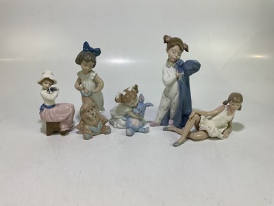 Lot 1751 - NAO; five assorted figures to include 01049...