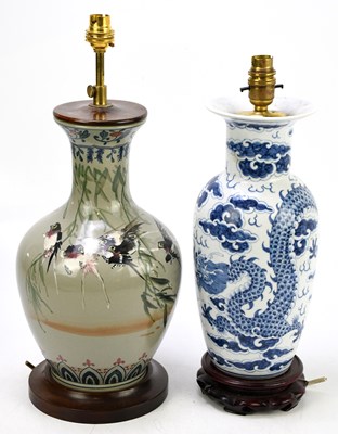 Lot 557 - A Chinese blue and white porcelain vase...
