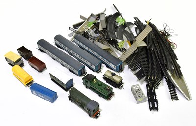 Lot 1113 - A small quantity of trains and rolling stock...