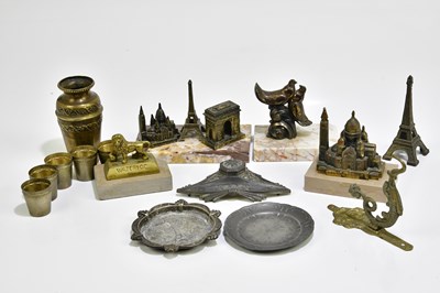 Lot 1138 - An assortment of metalware to include a model...