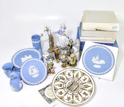 Lot 1705 - A collection of assorted ceramics and figures...