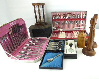 Lot 133 - Various collectibles
