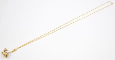 Lot 748 - A 9ct yellow gold necklace with 9ct yellow...