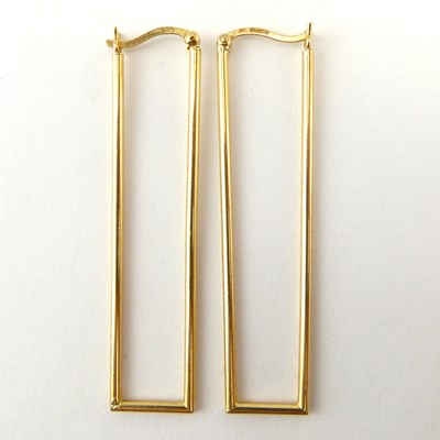 Lot 1092 - A pair of 9ct gold octagonal hoop earrings,...