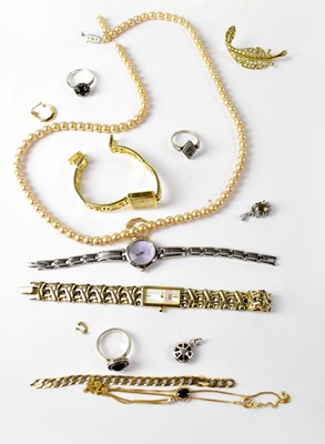Lot 888 - A small quantity of costume jewellery
