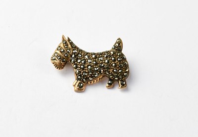 Lot 904 - A vintage yellow metal brooch in the form of a Scottie dog