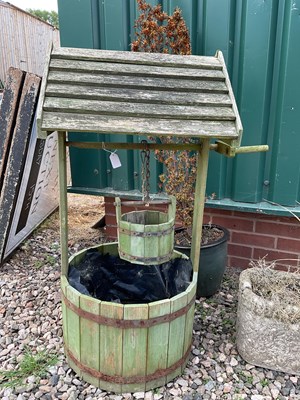 Lot 366 - A decorative wooden well