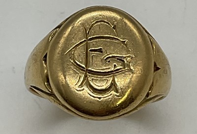 Lot 1170 - An 18ct yellow gold signet ring engraved with...