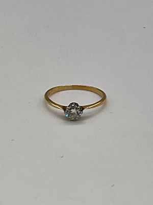 Lot 1181 - A 22ct yellow gold diamond solitaire ring, the...