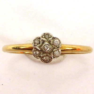 Lot 1004 - An 18ct gold ring with small diamond floral...