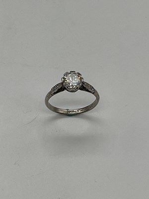 Lot 1153 - An early 20th century platinum diamond...