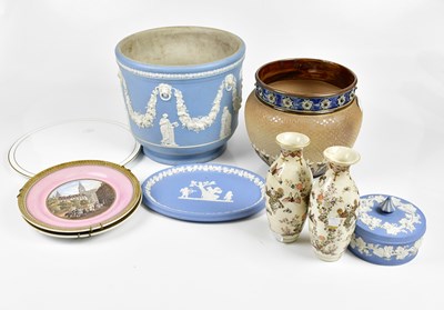 Lot 1510 - A mixed lot of ceramics, including Doulton...