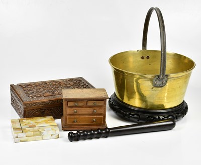 Lot 1017 - A mixed lot of collectors' items, including a...