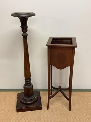 Lot 462 - A mahogany torchere on turned column support,...