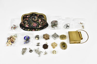 Lot 2164 - A quantity of assorted vintage costume...